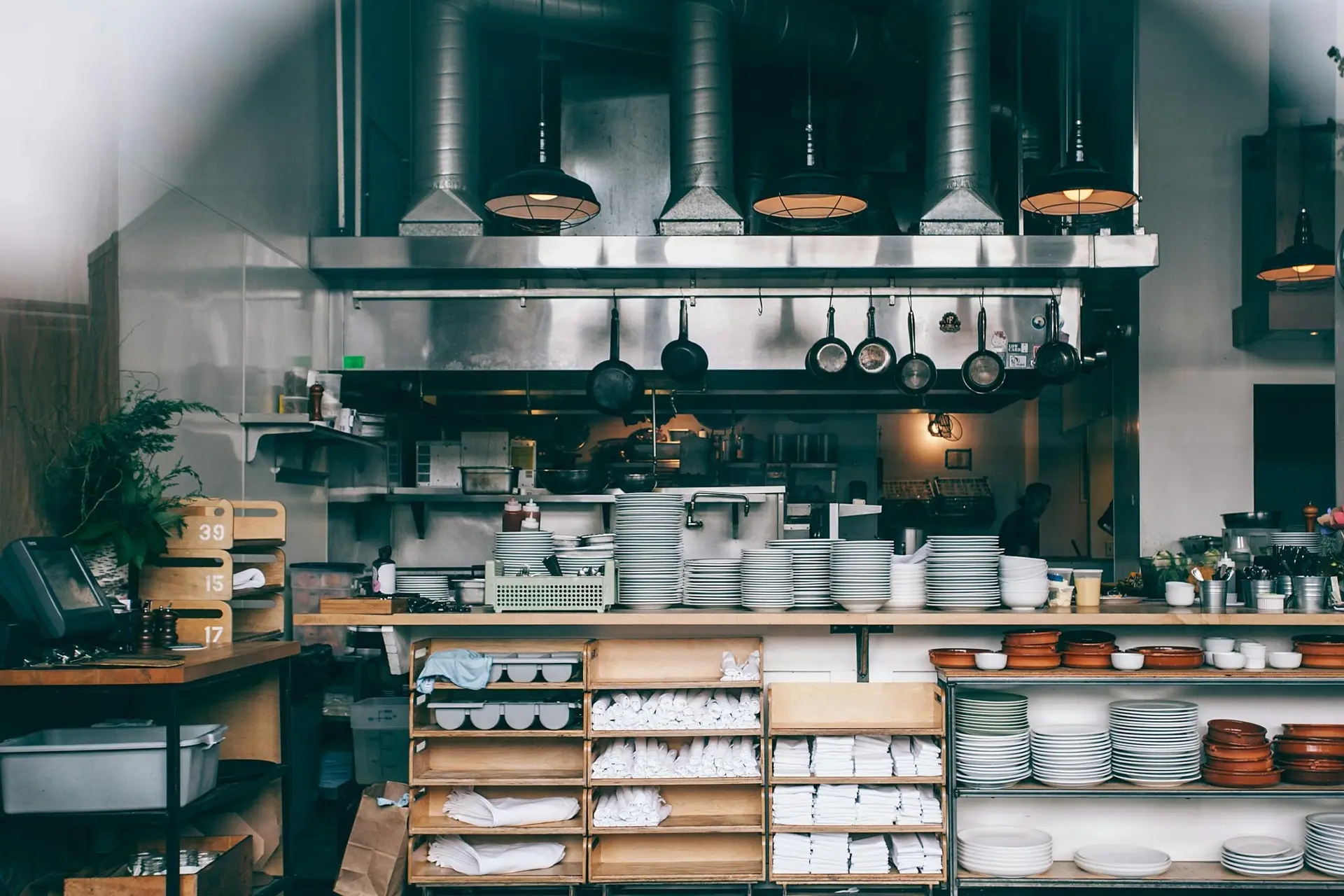 Gastro Lüftung Reinigung, Lüftungsreinigung, Reinigung Lüftungskanal, Gastronomie Küchenabluftreinigung Lüftungsreinigung | Küchenabluftreinigung | Hygieneinspektion