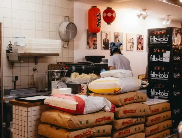 Third post for test­ing, and let’s put a long title here, place hol­der text as well