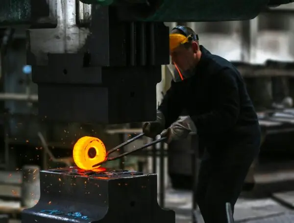 Wor­aus besteht eine gän­gi­ge Küchen­ab­luft­an­la­ge?